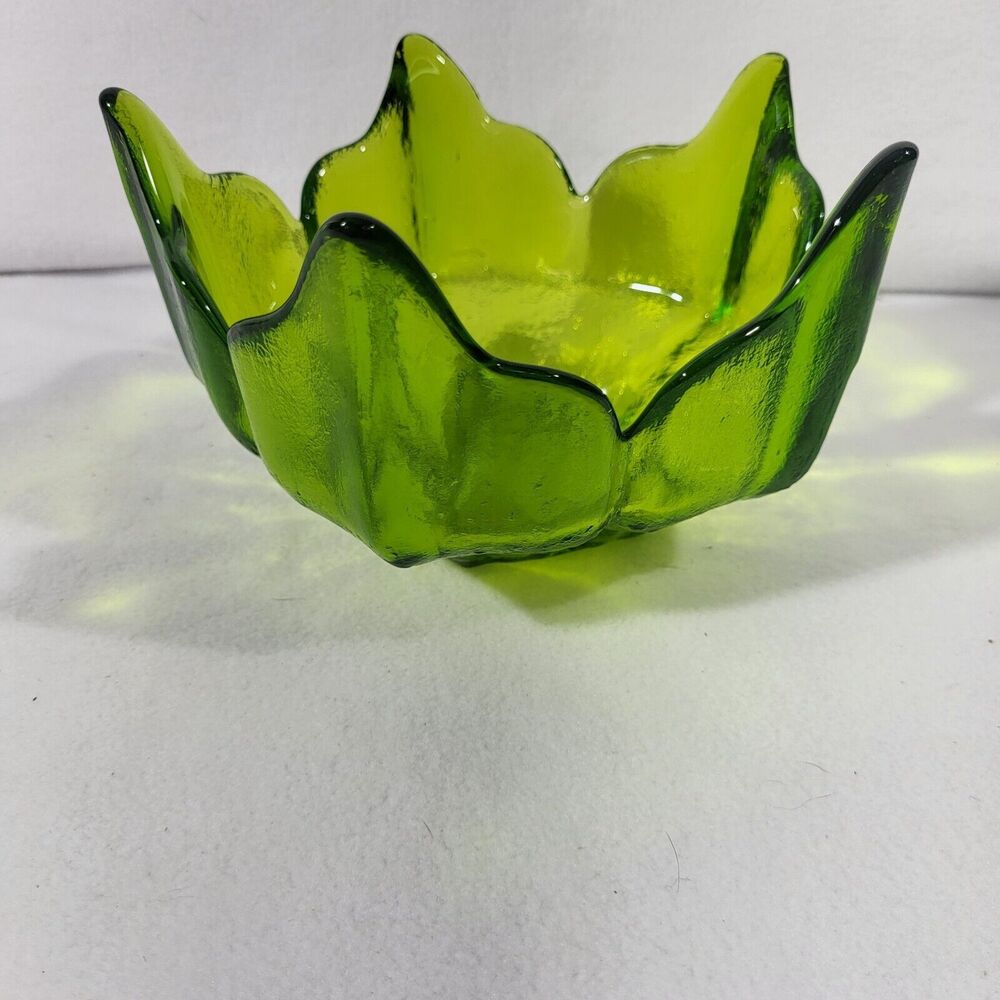 Vintage Viking Art Glass Epic Stockholm Spiked Lotus Flower Bowl in Green 6in
